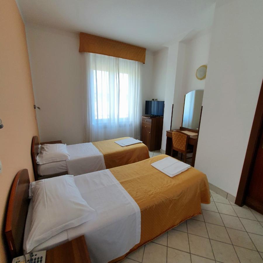 Hotel Perla Massa Lombarda Extérieur photo