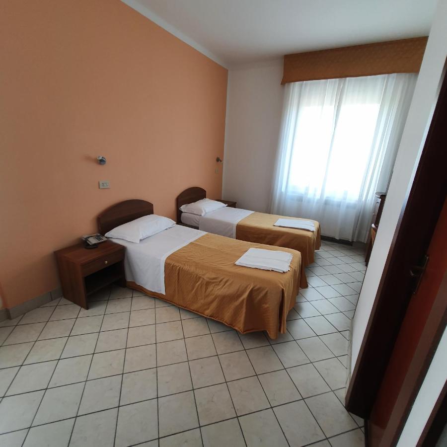 Hotel Perla Massa Lombarda Extérieur photo