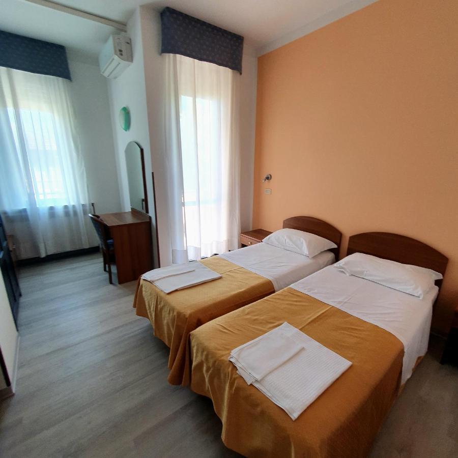 Hotel Perla Massa Lombarda Extérieur photo