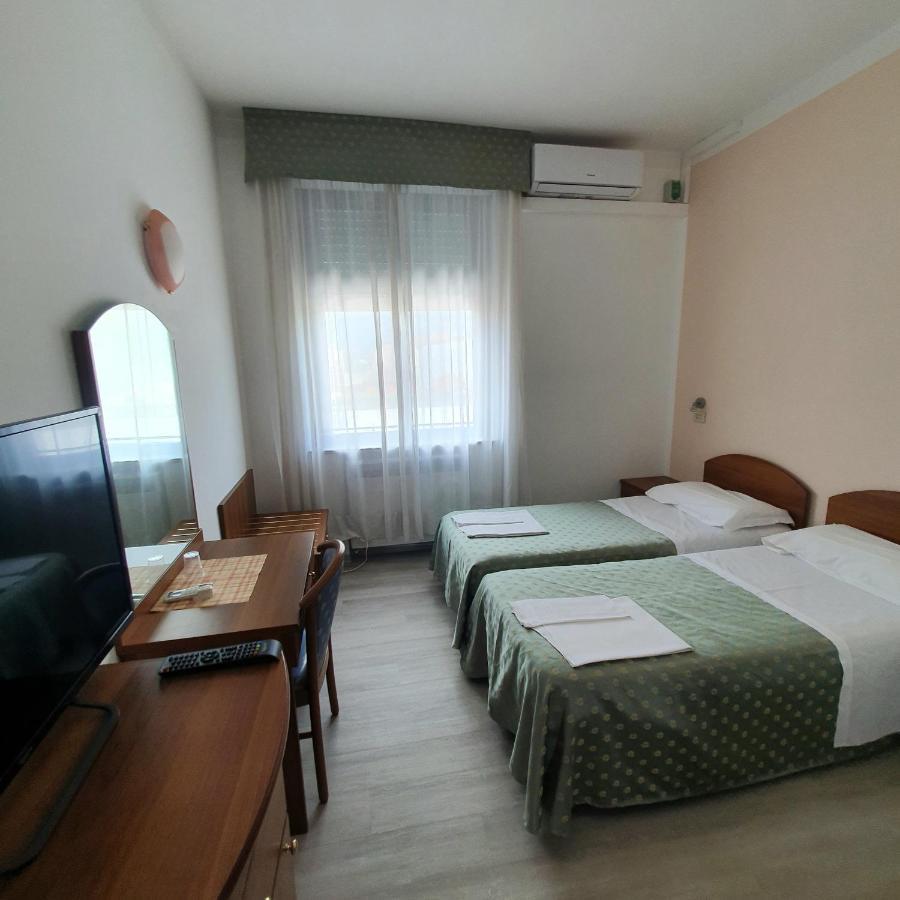 Hotel Perla Massa Lombarda Extérieur photo