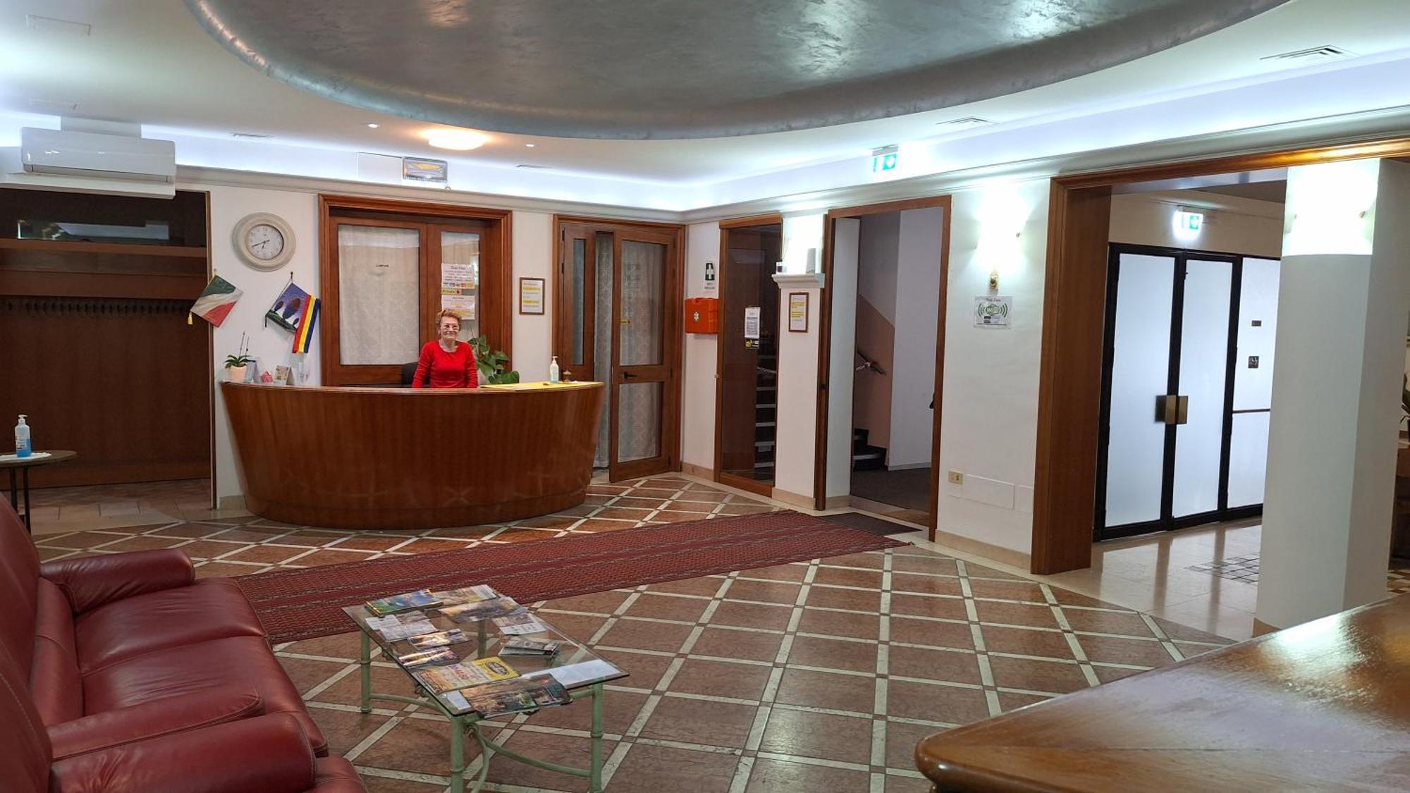 Hotel Perla Massa Lombarda Extérieur photo